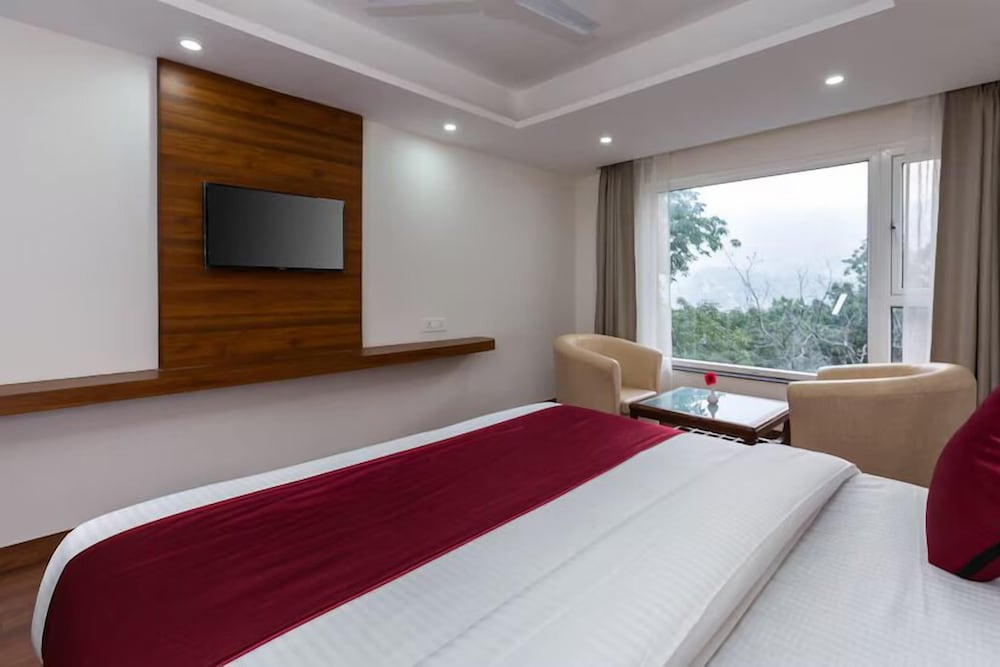 Superior Room, 1 King Bed, Valley View