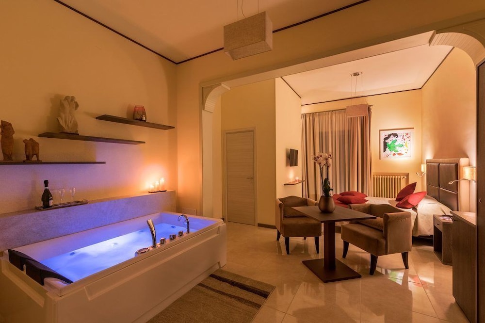 Junior Suite, Hot Tub