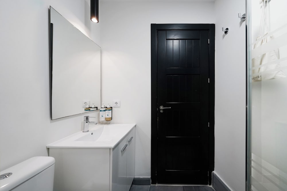 Medium Studio with Kitchen - Photo 9