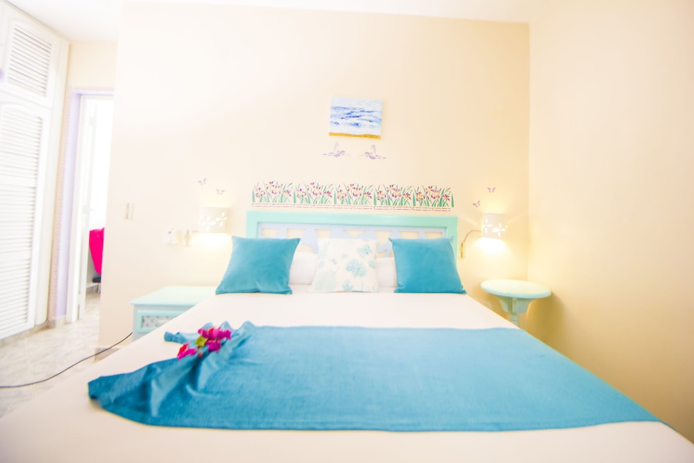Deluxe Room, 1 Queen Bed - Photo 2