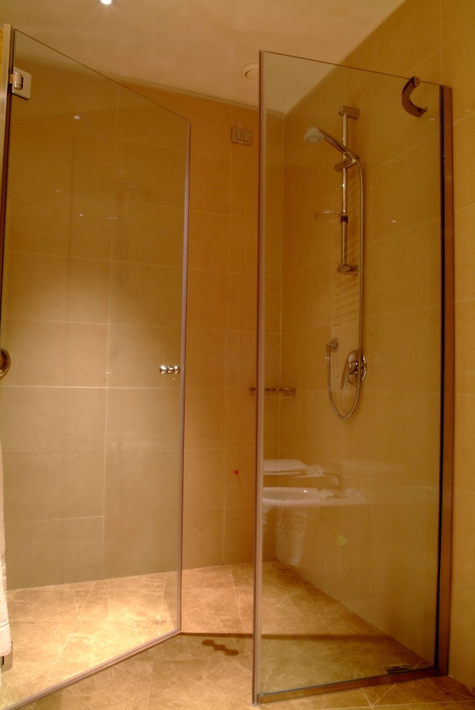 Standard Twin Room - Photo 4