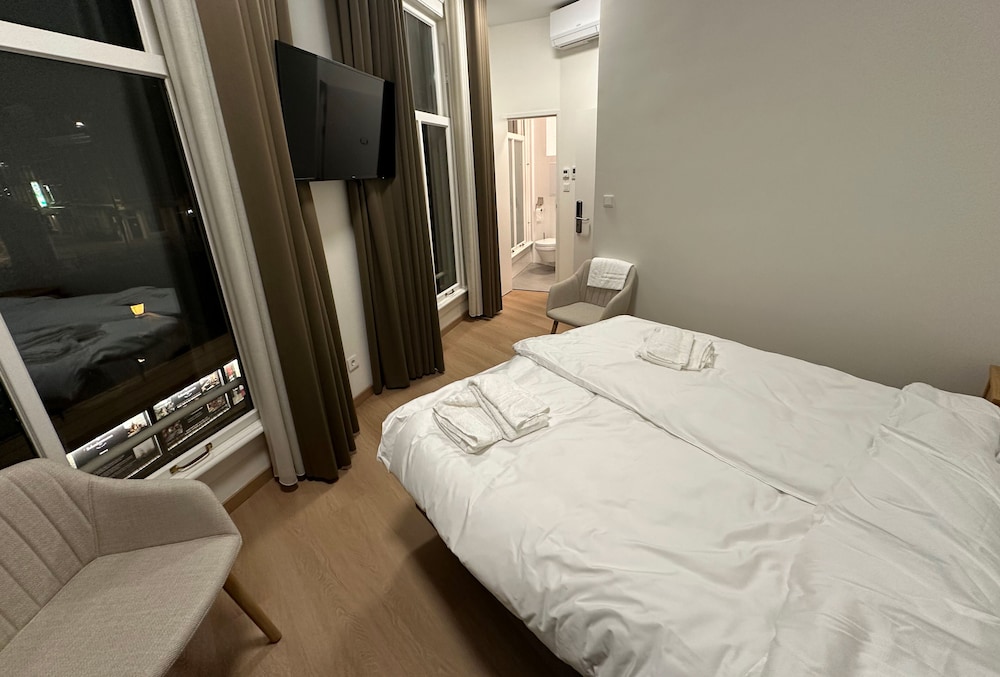 Deluxe Double Room, Private Bathroom, Canal View photo 1