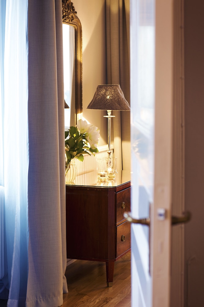 Luxury Suite, 1 Bedroom, Canal View, Corner photo 3