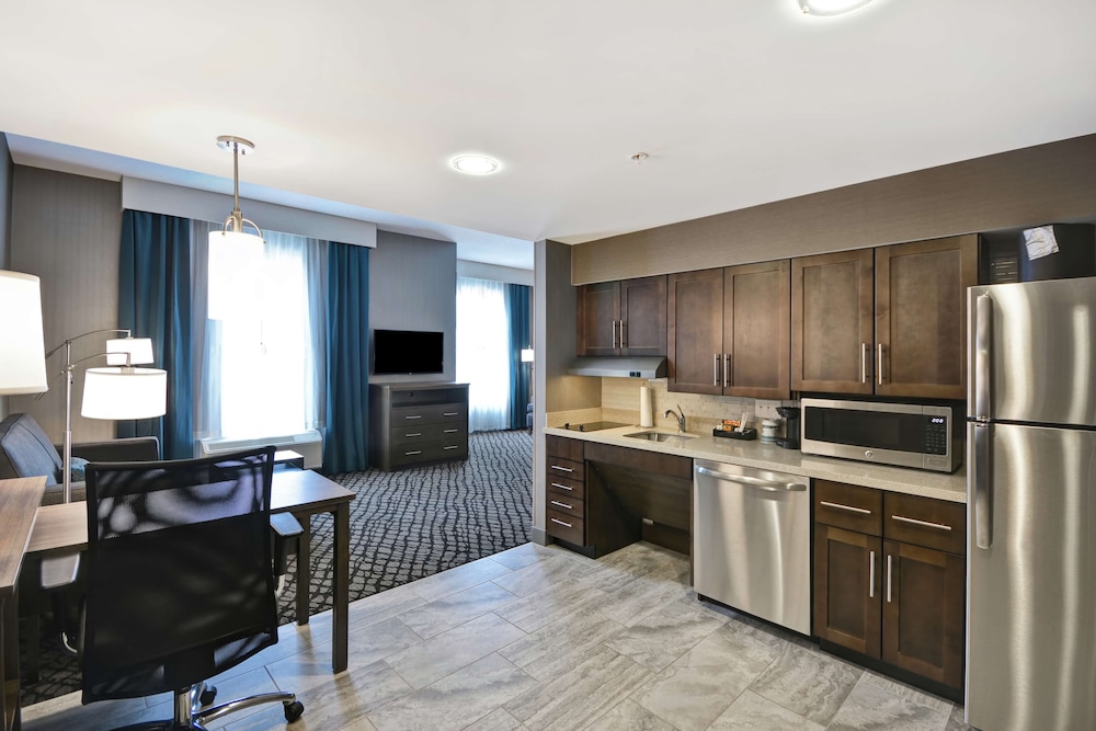 Studio, 1 King Bed, Accessible, Bathtub (Mobility & Hearing) photo 1