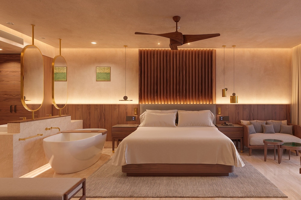 Deluxe Room, 1 King Bed, Balcony thumbnail 6