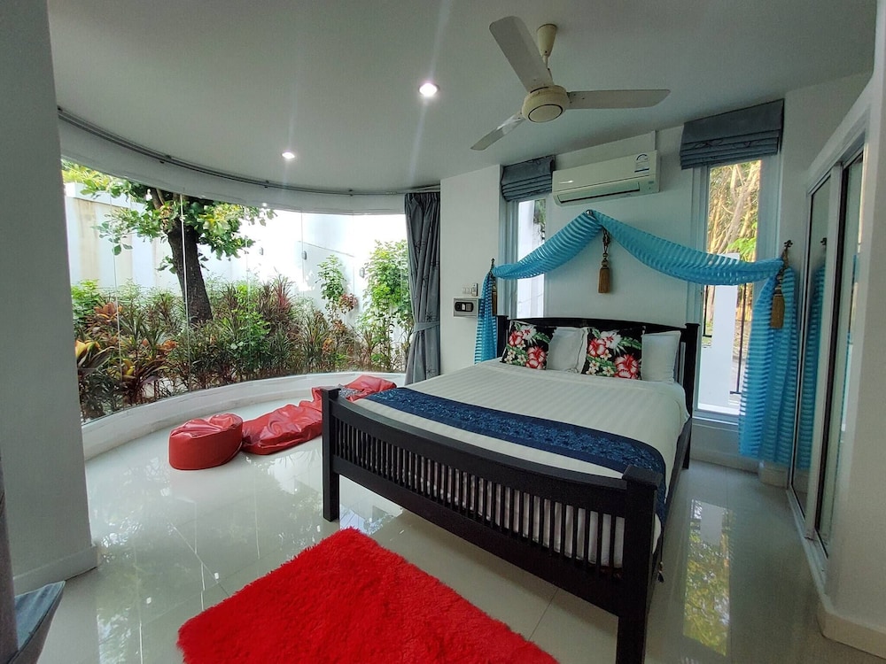 Villa, Multiple Bedrooms, Smoking, Private Pool photo 1