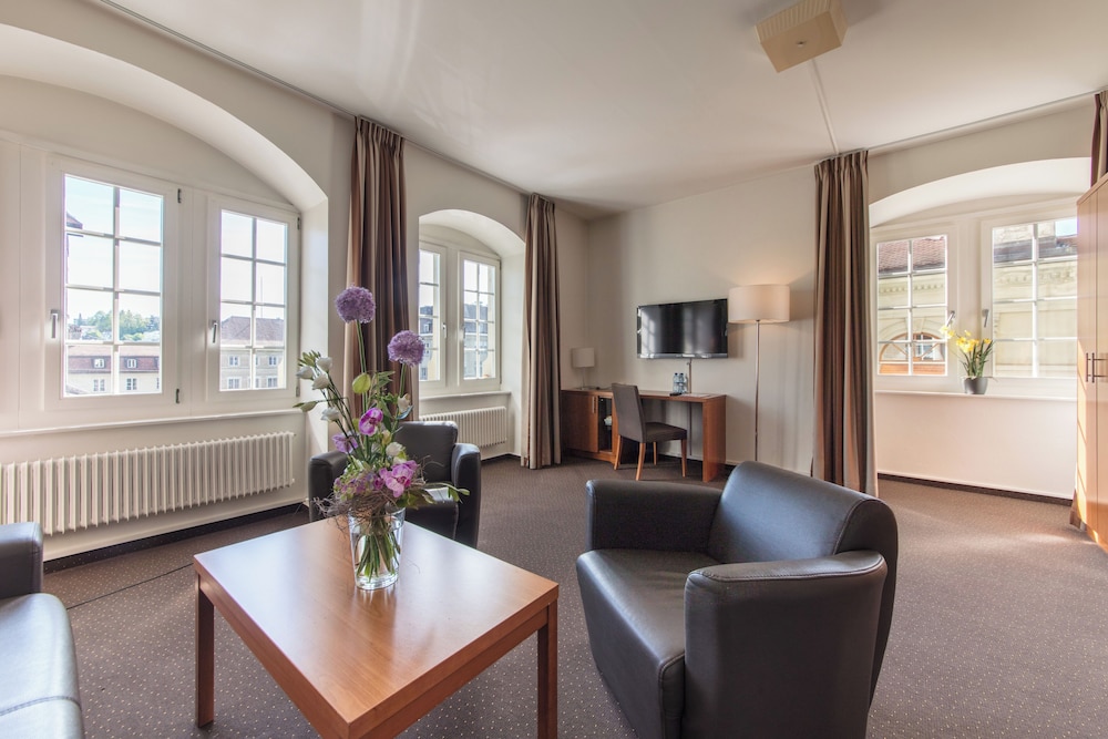 Suite - Photo 2
