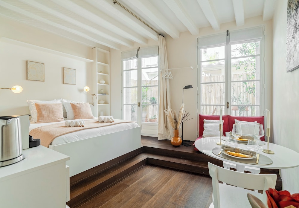 Deluxe Studio, Courtyard View