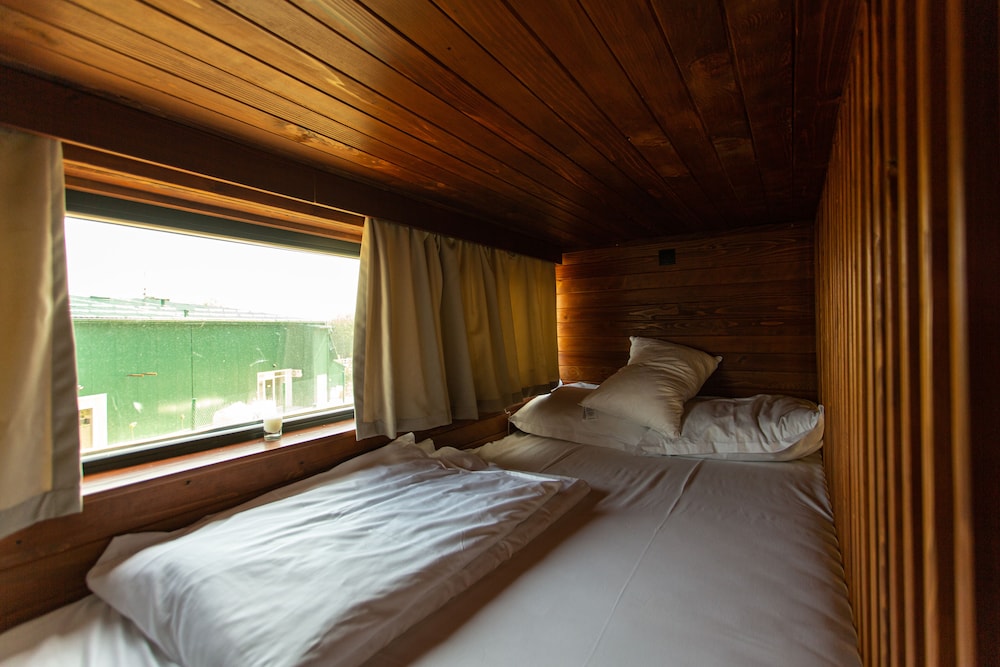 Economy Cabin photo 2