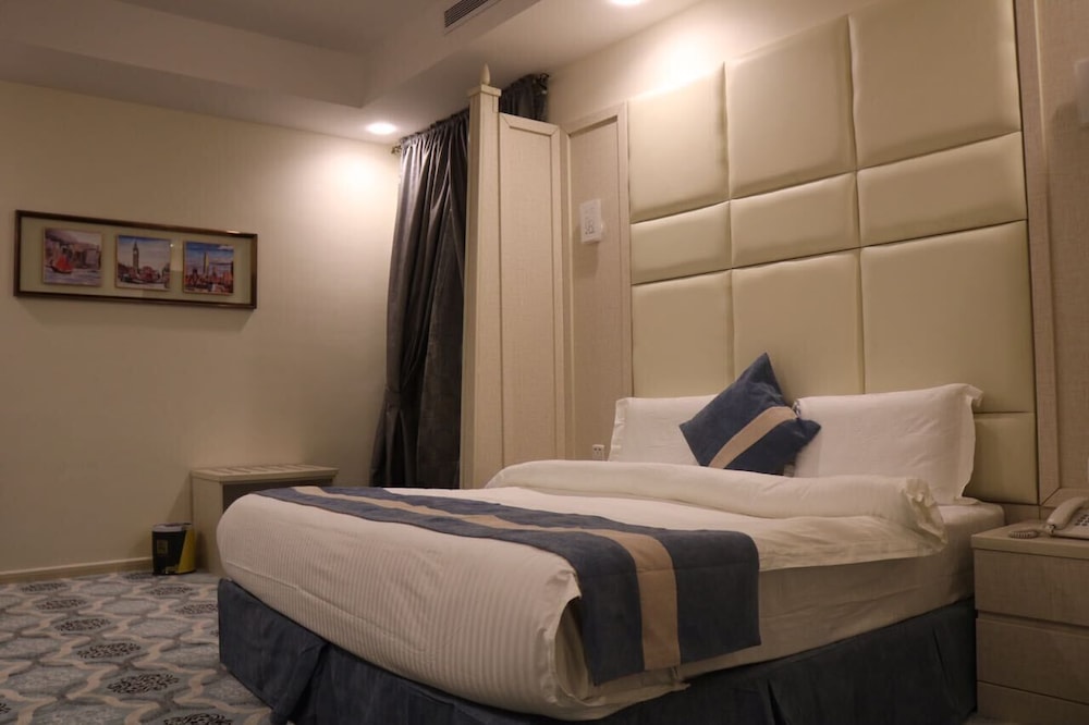 Deluxe Room - Photo 9