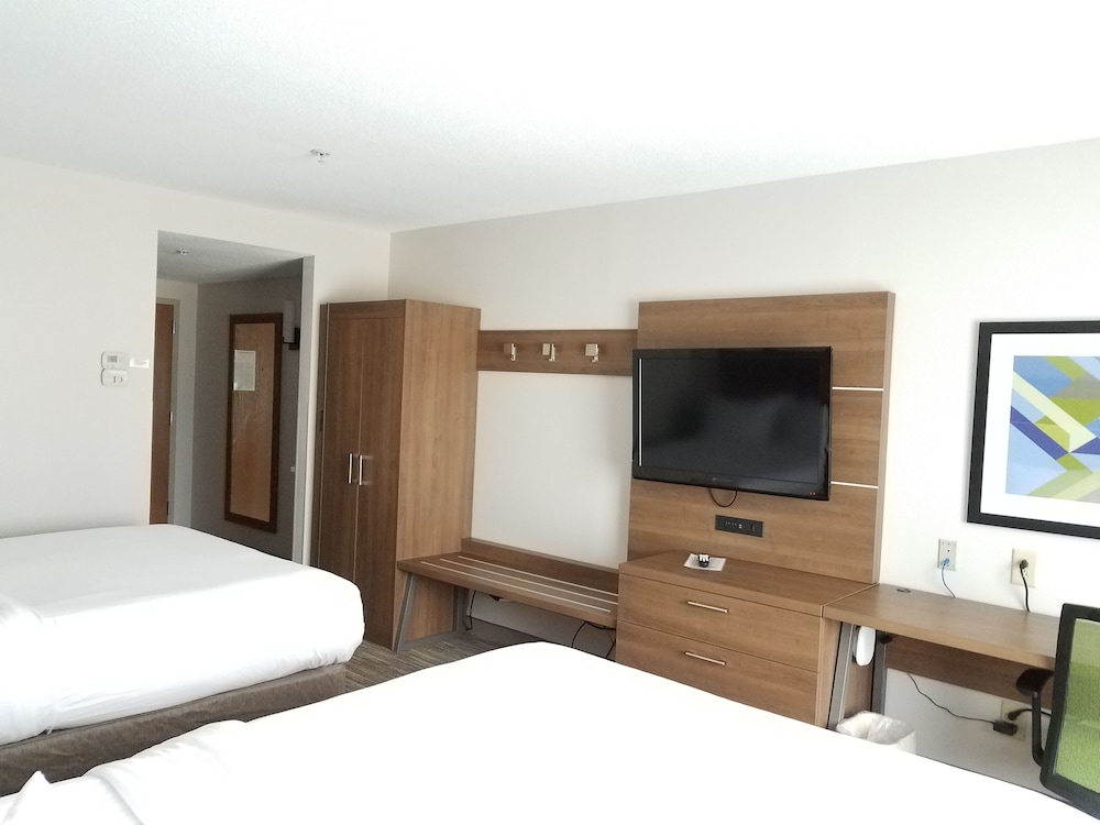 Standard Room, 2 Queen Beds - Photo 2