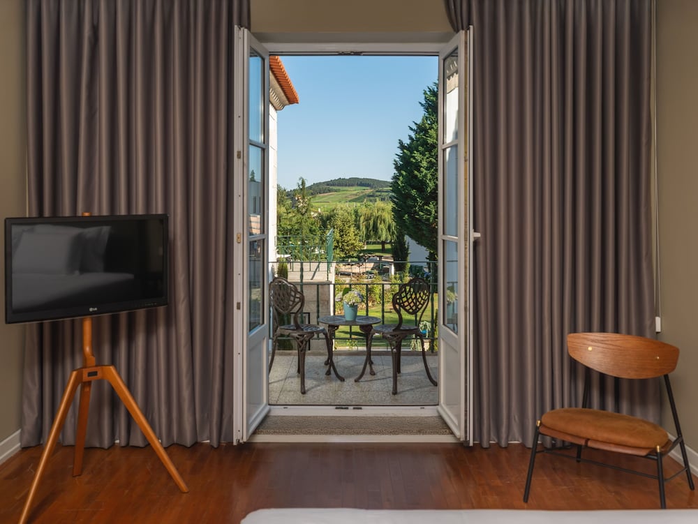 Premium Double or Twin Room - Photo 3