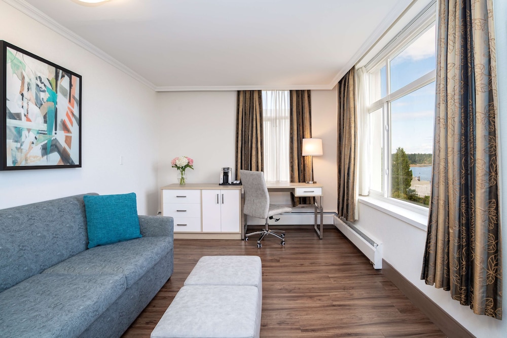 Suite, 1 King Bed, Refrigerator, Harbor View (with Sofabed) - Photo 7