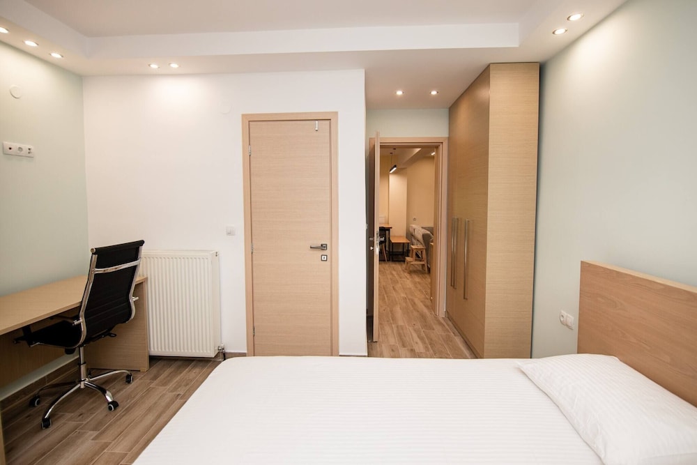 Apartment, 3 Bedrooms, Balcony, City View photo 2