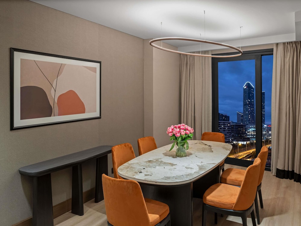 Deluxe Suite, 4 Bedrooms thumbnail 6