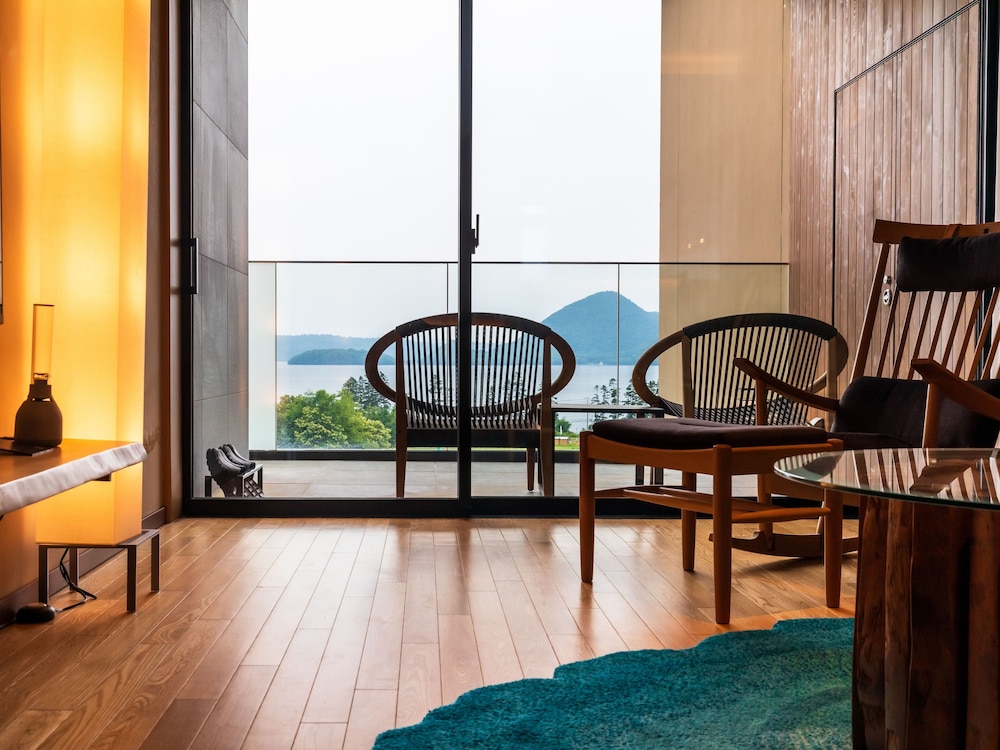 Design Twin Room with Onsen Open-Air Bath (Lake View) East Wing, Non-Smoking - Photo 8