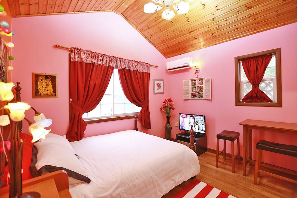 Room (Violet Quartz) photo 3