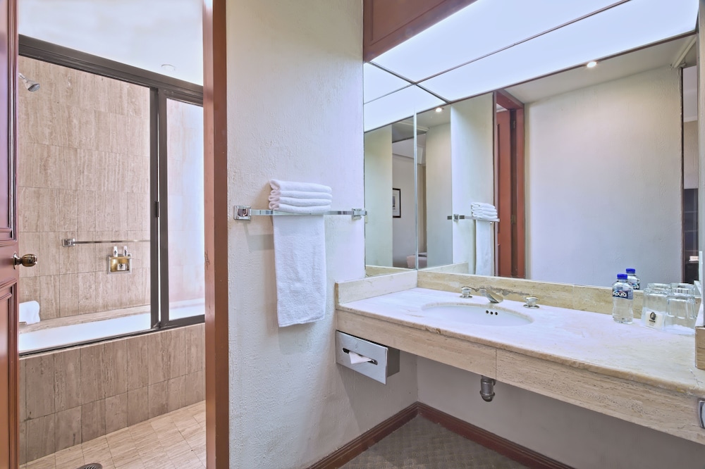 Standard Double Room - Photo 5