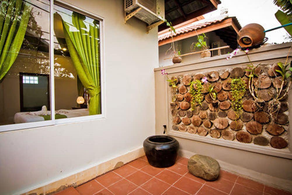 Executive Suite - Pool View photo 3
