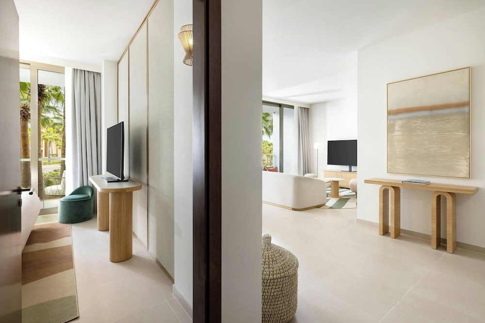 Junior Suite, 1 King Bed with Sofa bed, Balcony, Resort View - Photo 7