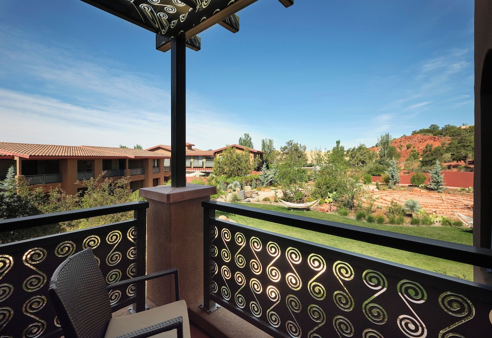 Signature Room, 1 King Bed (Grove) - Photo 4
