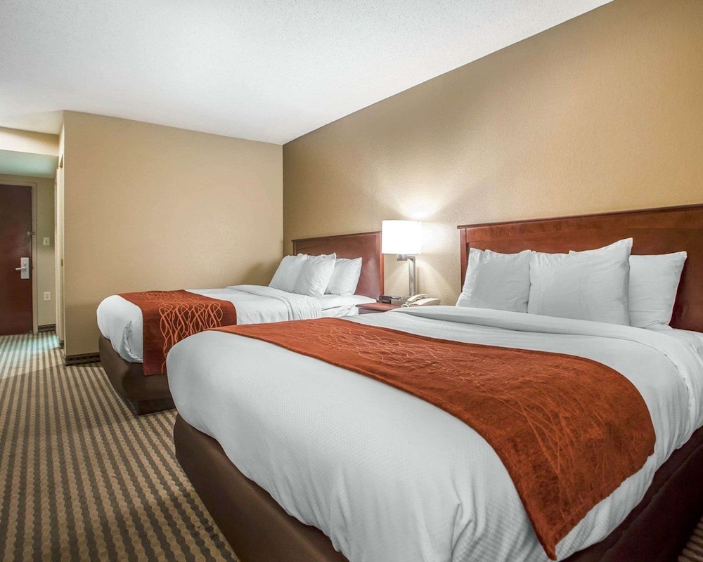 Standard Room, 2 Queen Beds, Non Smoking - Photo 1