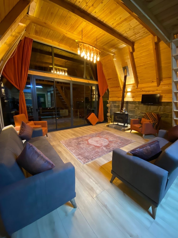 Basic Suite, Patio, Mountain View photo 2