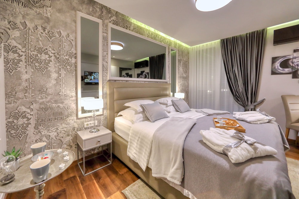 Deluxe Room, 1 Bedroom, SILVER photo 1