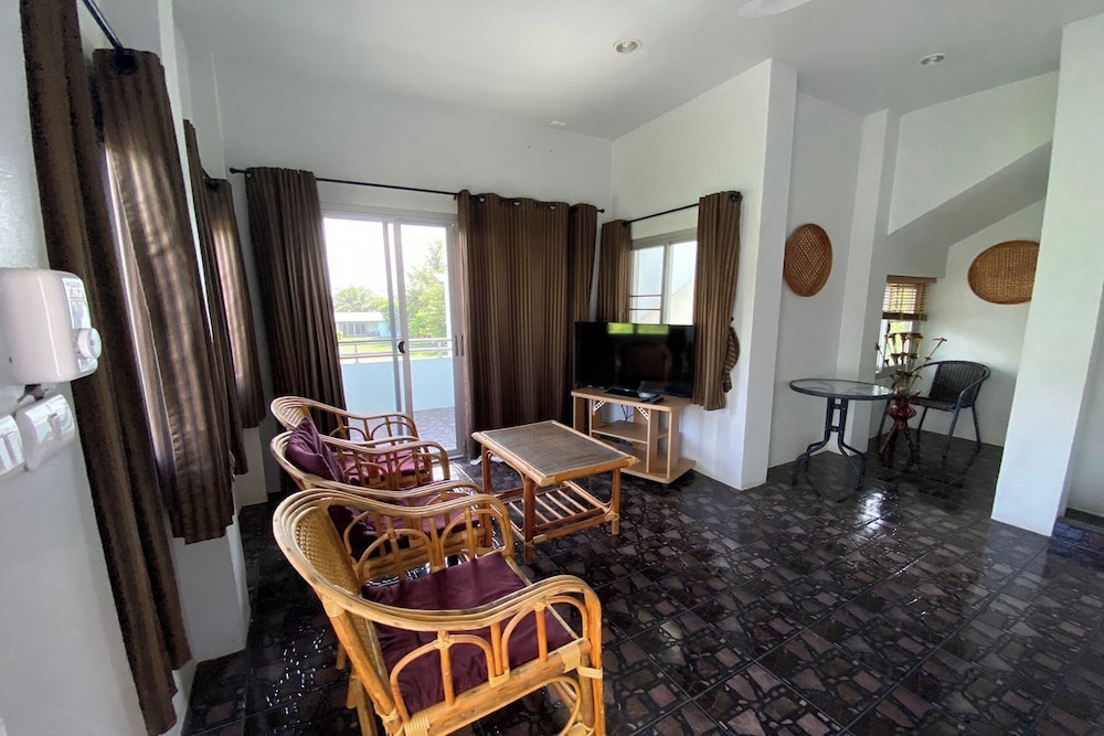 Executive Room - Photo 6