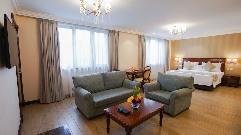 Woodlands Studio Suite photo 3