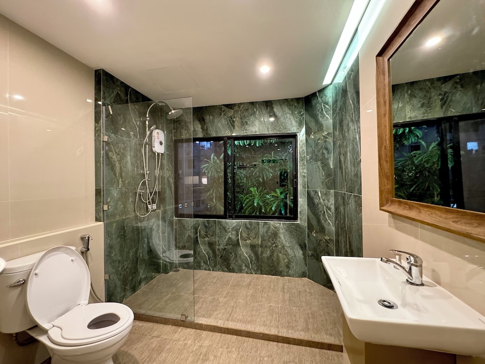 Luxury Studio Suite, Non Smoking, City View photo 3