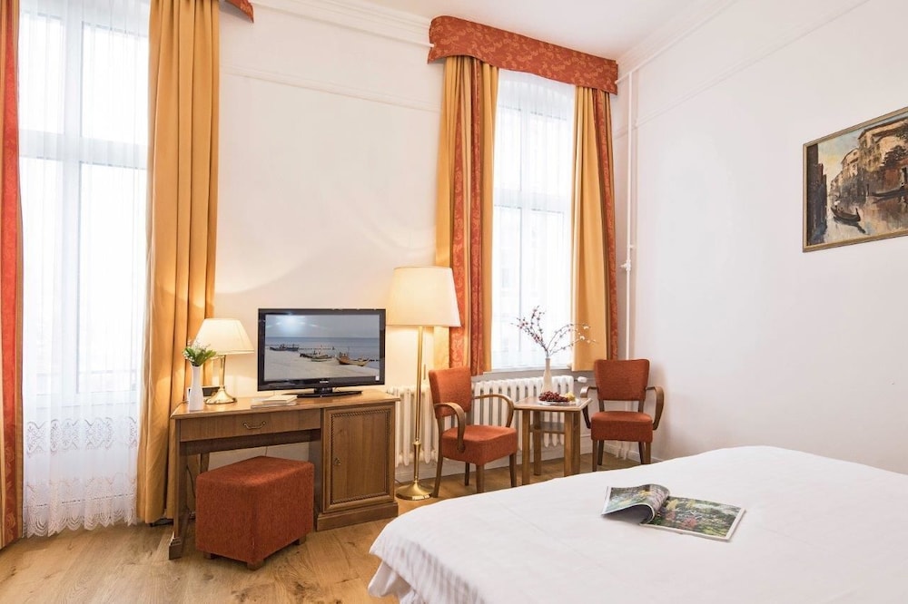 Double Room, Balcony, Partial Ocean View photo 1