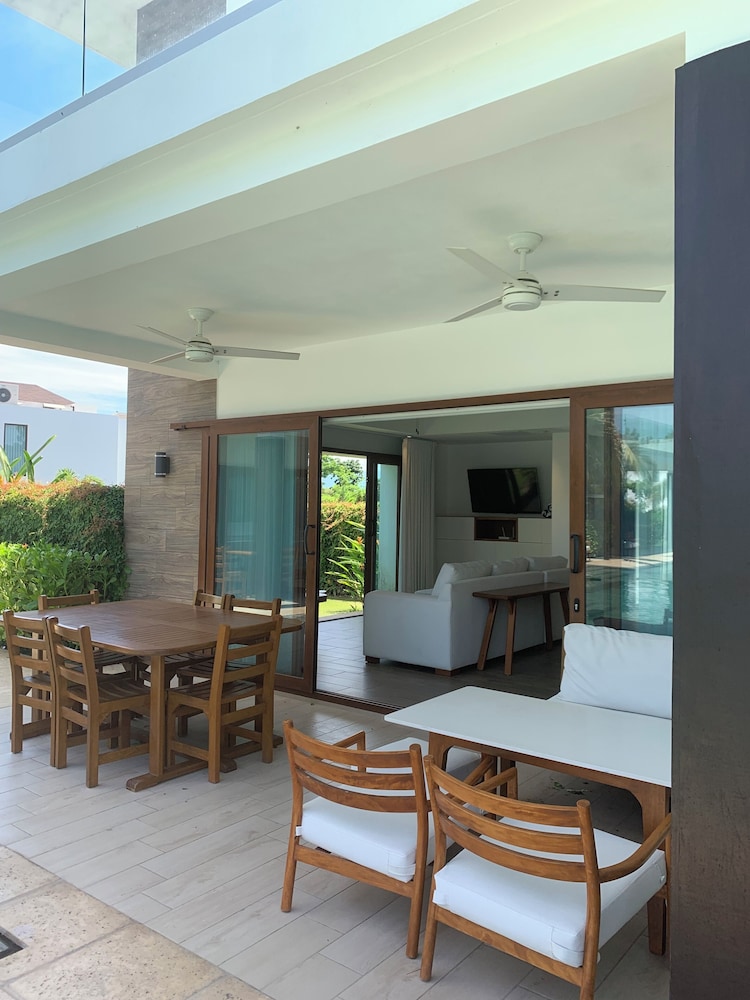 Classic Villa, 2 Bedrooms, Jetted Tub, Corner photo 1