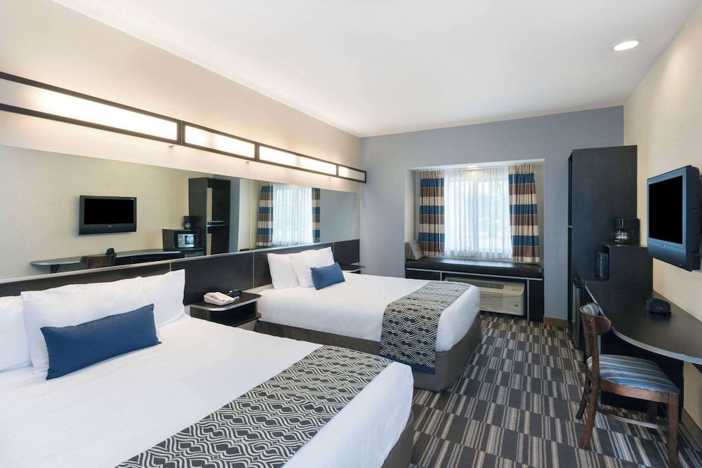 Standard Room, 2 Queen Beds, Accessible - Photo 1