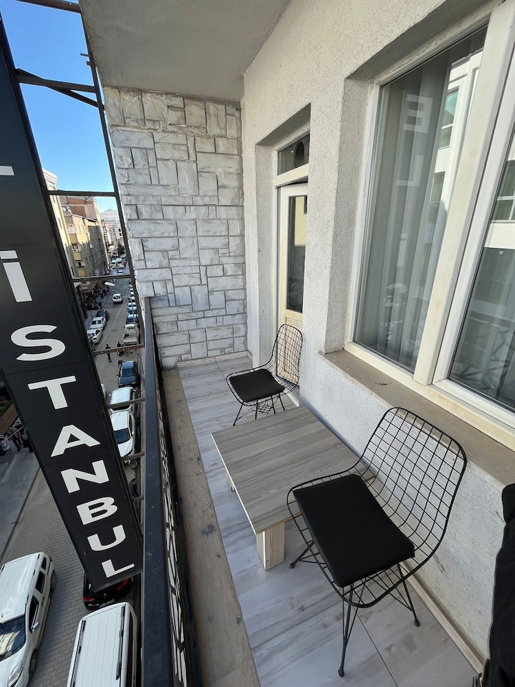 Deluxe Condo, Balcony, Mountain View
