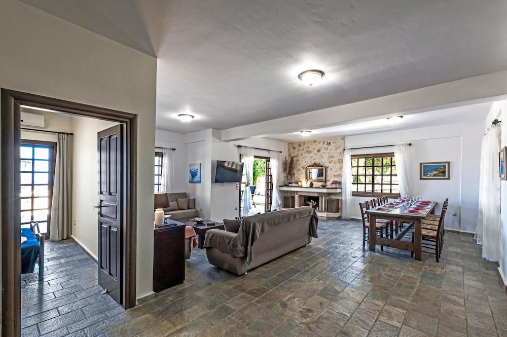 Villa photo 1