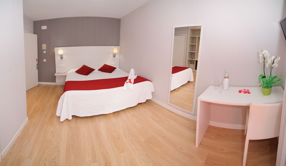 Double or Twin Room photo 3
