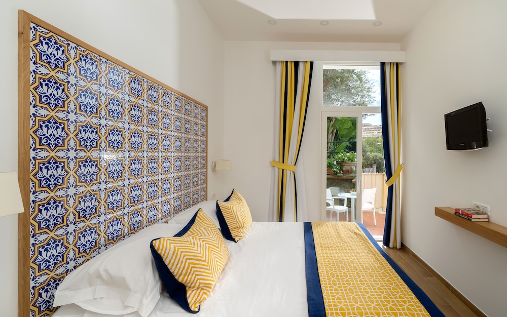 Standard Room, 1 King Bed, Terrace