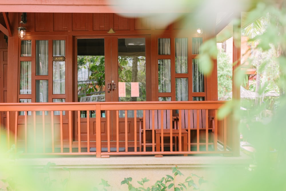 Poolside Thai Villa Twin bed photo 2