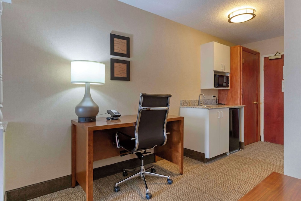 Suite, 2 Queen Beds, Non Smoking photo 1