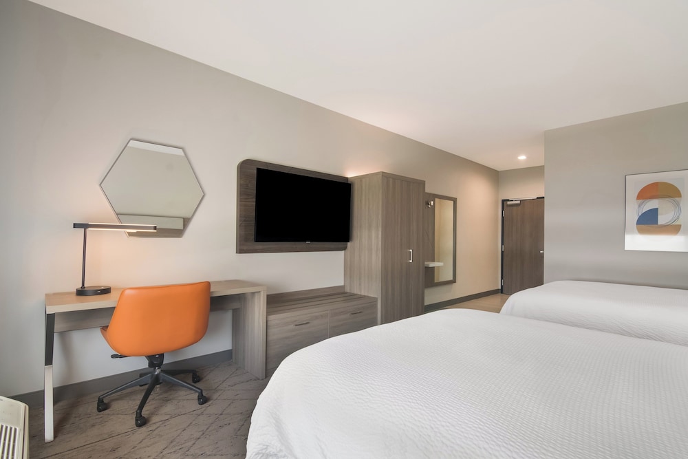 Standard Room, 2 Queen Beds (Walk In Shower) - Photo 5