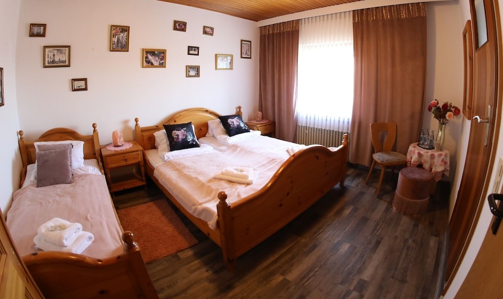 Classic Triple Room, Ensuite photo 2
