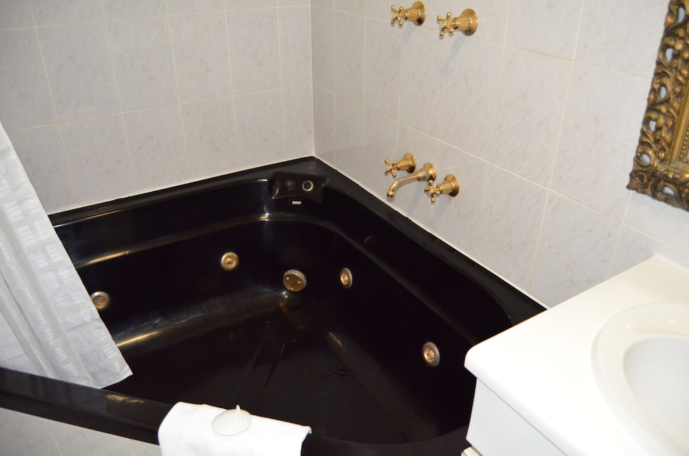 BayView Spa Suite thumbnail 6