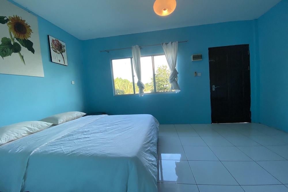 Room, Private Bathroom - Photo 3