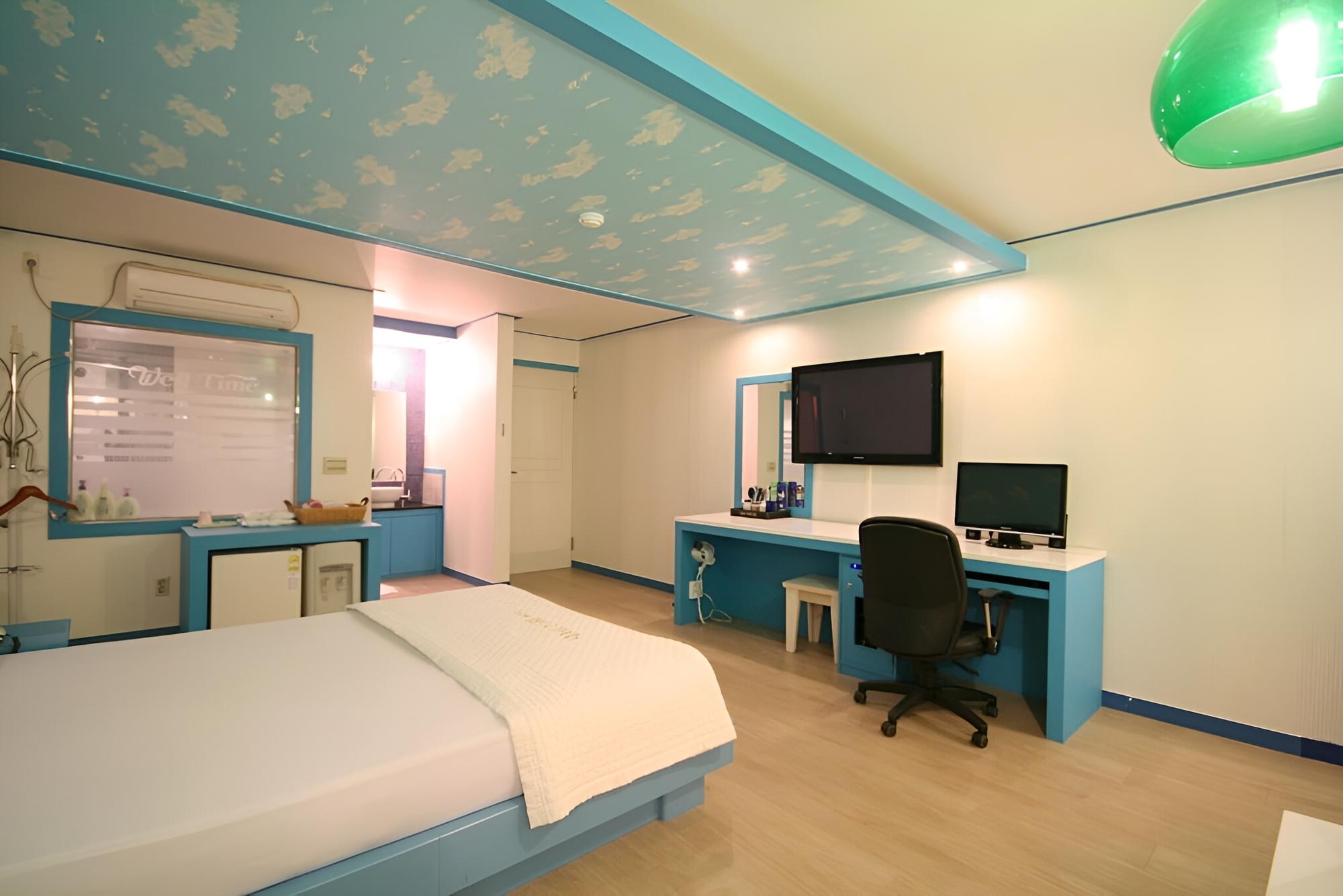 Room (Special room (Spacious room / PC / bi) - Photo 11