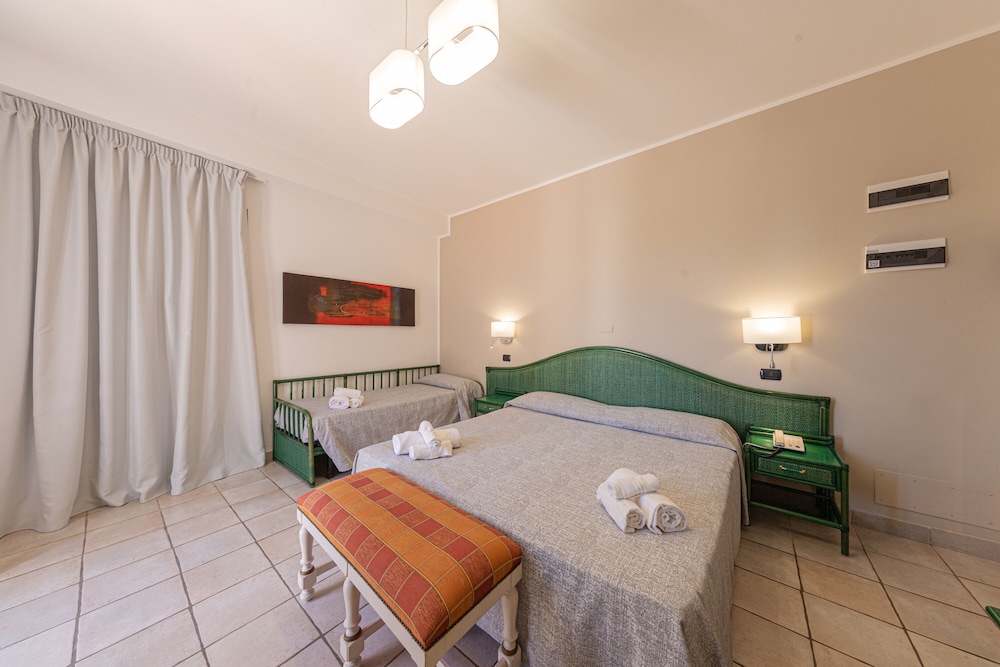 Superior Triple Room, Balcony, Garden View