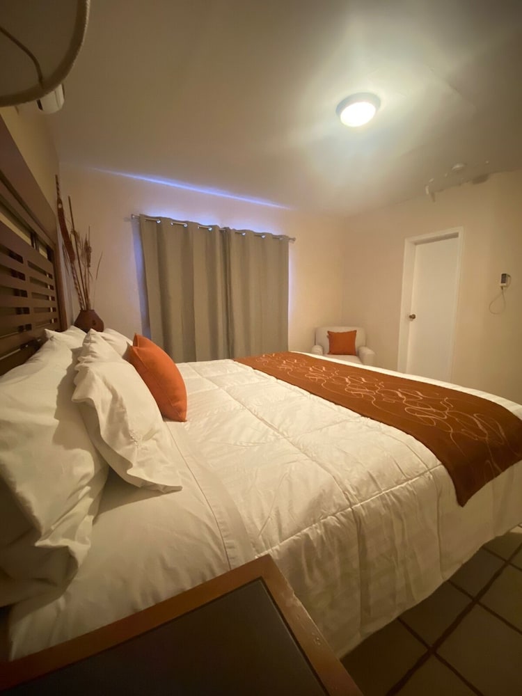 Standard Room, Lobby single, 1 King Bed