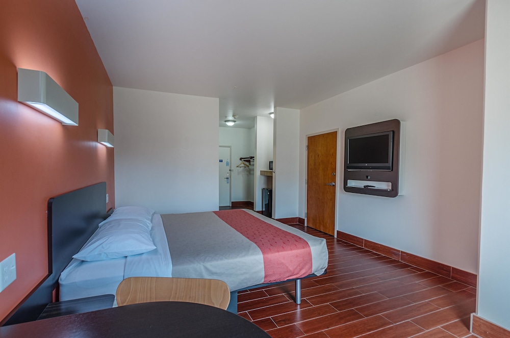 Deluxe Room, 1 Double Bed, Non Smoking - Photo 1