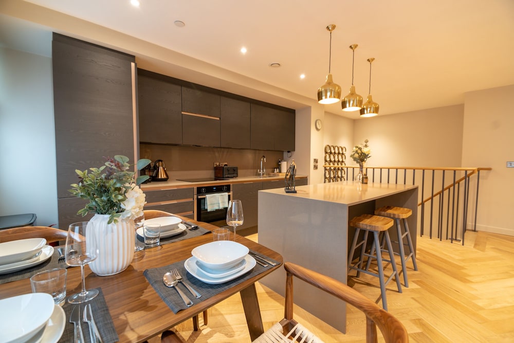 Luxury Apartment, Private Bathroom (Free Parking No. 15)