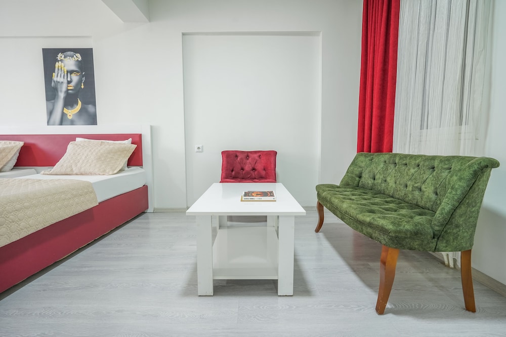 Quadruple Room - Photo 11